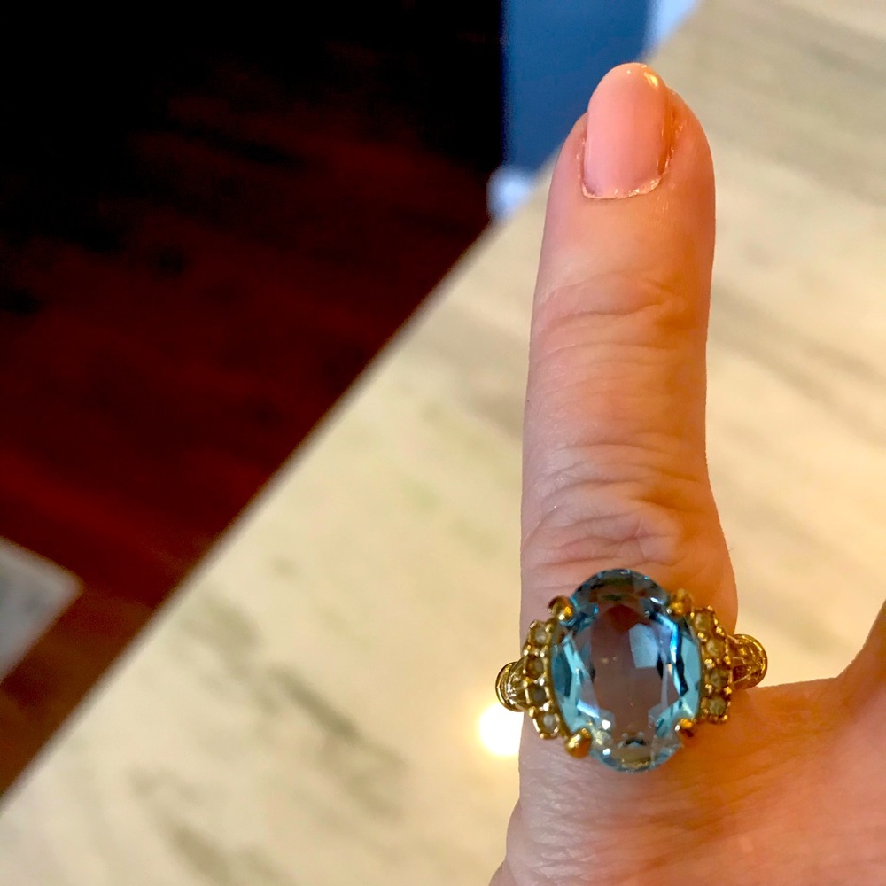 Dazzling sz 6, lg blue gemstone & goldplated ring